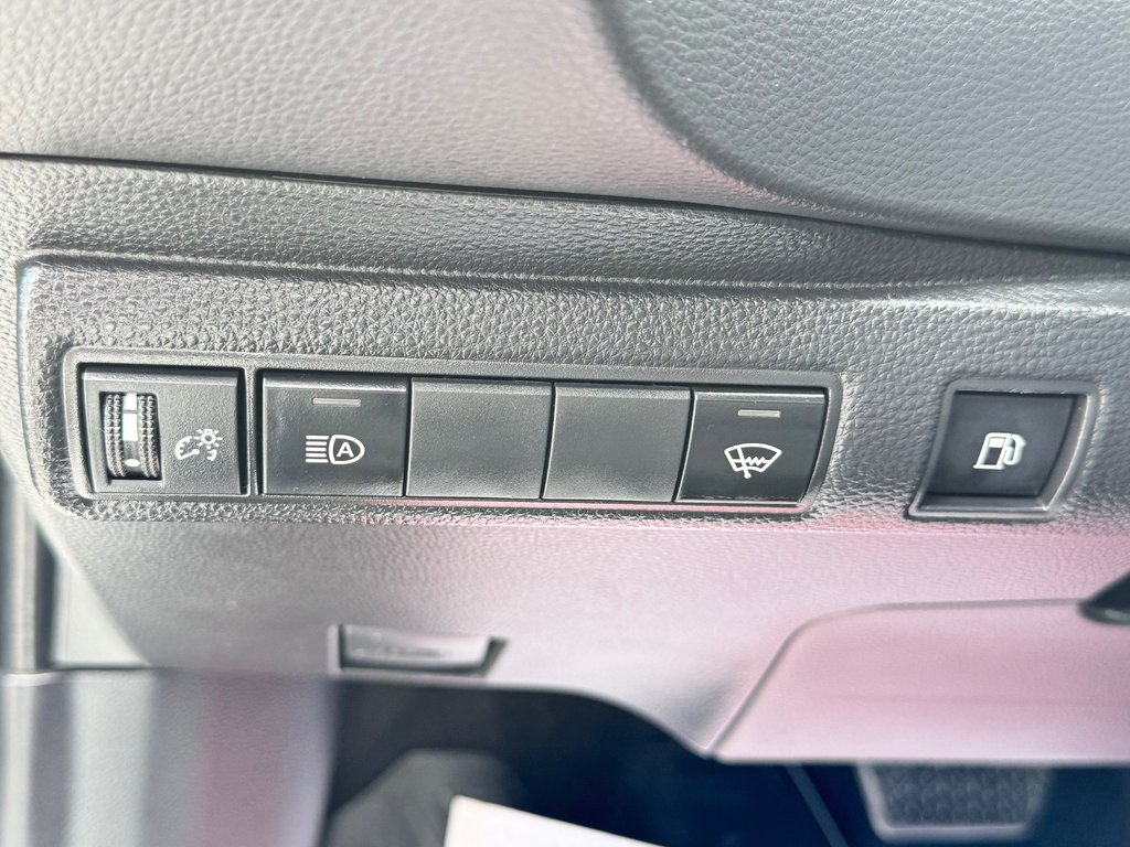 Toyota Corolla HYBRID LE / FAIBLE CONSOMMATION ESSENCE / WOW 2024 à Thetford Mines, Québec - 28 - w1024h768px