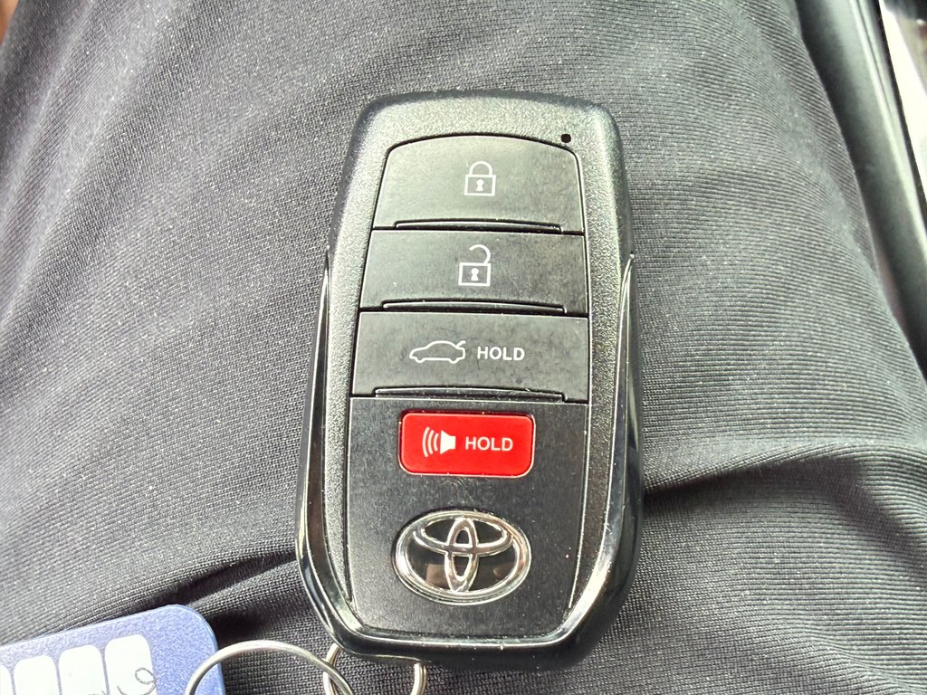 2024 Toyota Corolla HYBRIDE LE AWD / OUI OUI AWD !!! TRÈS BAS KILOS / in Thetford Mines, Quebec - 48 - w1024h768px