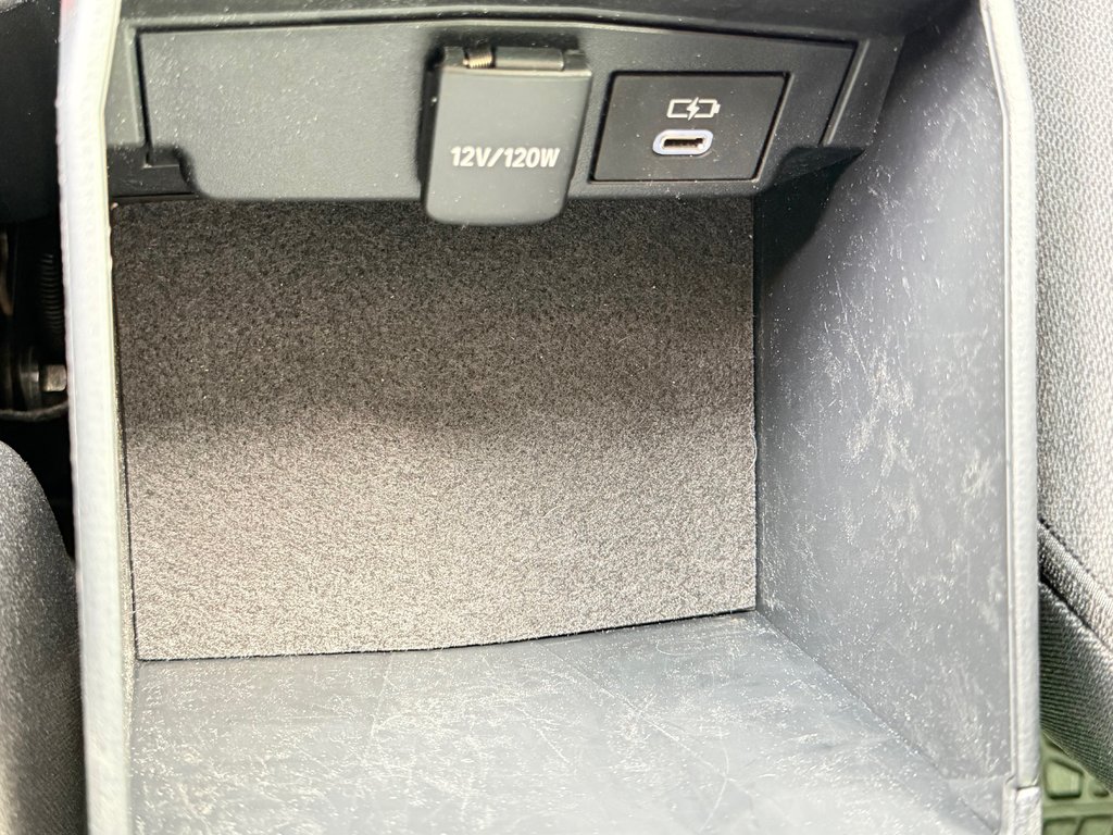 2024 Toyota Corolla HYBRIDE LE AWD / OUI OUI AWD !!! TRÈS BAS KILOS / in Thetford Mines, Quebec - 45 - w1024h768px
