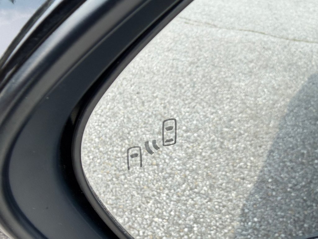 2024 Toyota Corolla HYBRIDE LE AWD / OUI OUI AWD !!! TRÈS BAS KILOS / in Thetford Mines, Quebec - 23 - w1024h768px