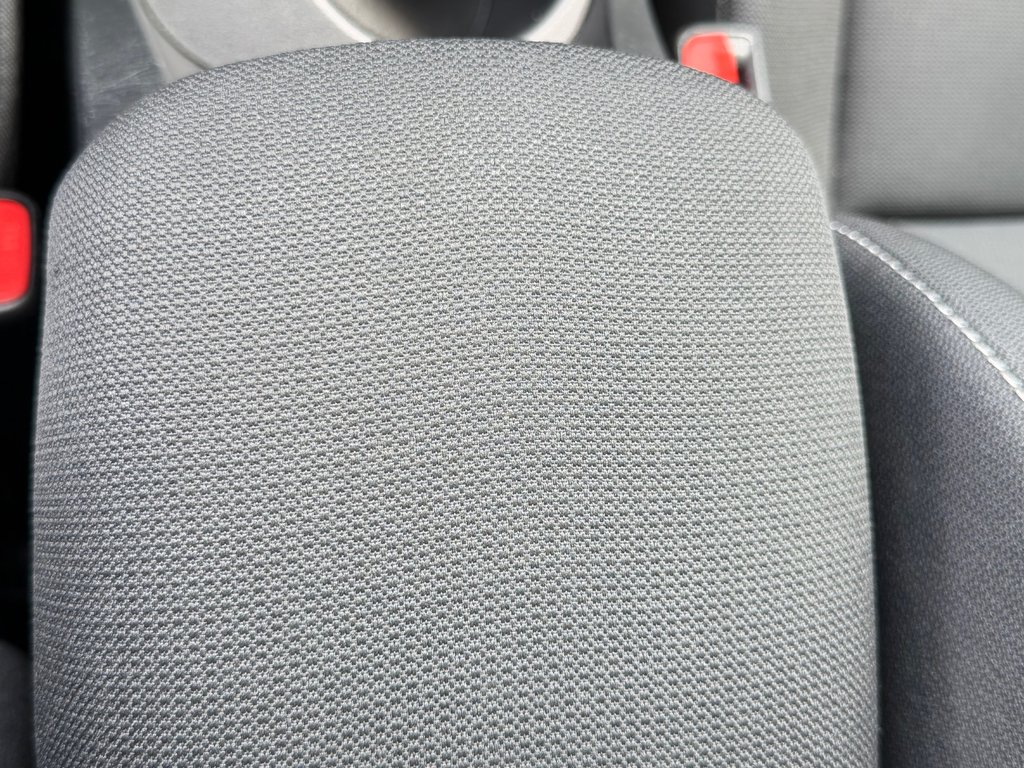 2024 Toyota Corolla HYBRIDE LE AWD / OUI OUI AWD !!! TRÈS BAS KILOS / in Thetford Mines, Quebec - 44 - w1024h768px
