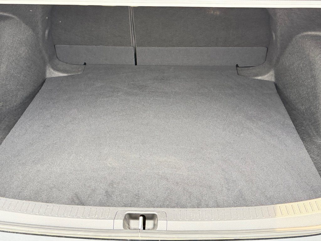 2024 Toyota Corolla HYBRIDE LE AWD / OUI OUI AWD !!! TRÈS BAS KILOS / in Thetford Mines, Quebec - 52 - w1024h768px
