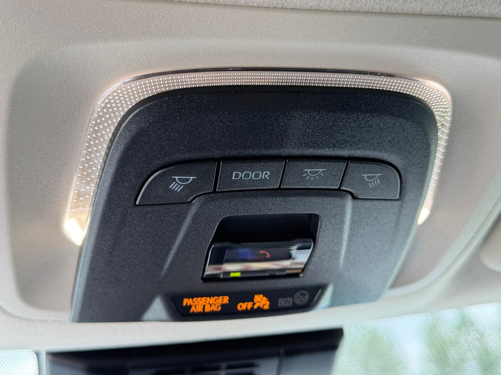 2024 Toyota Corolla HYBRIDE LE AWD / OUI OUI AWD !!! TRÈS BAS KILOS / in Thetford Mines, Quebec - 47 - w1024h768px
