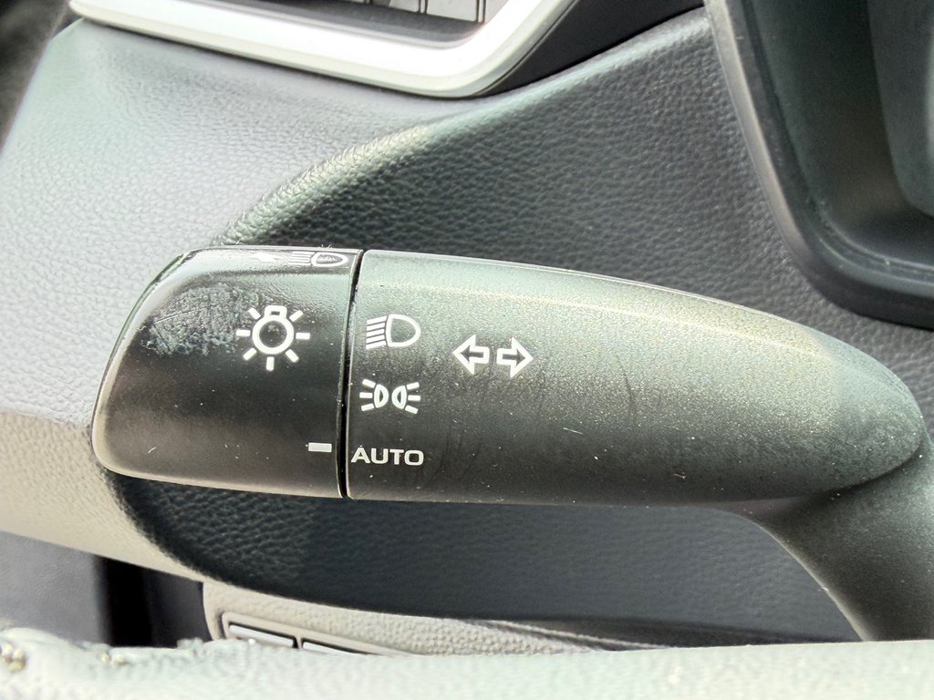 2024 Toyota Corolla HYBRIDE LE AWD / OUI OUI AWD !!! TRÈS BAS KILOS / in Thetford Mines, Quebec - 32 - w1024h768px