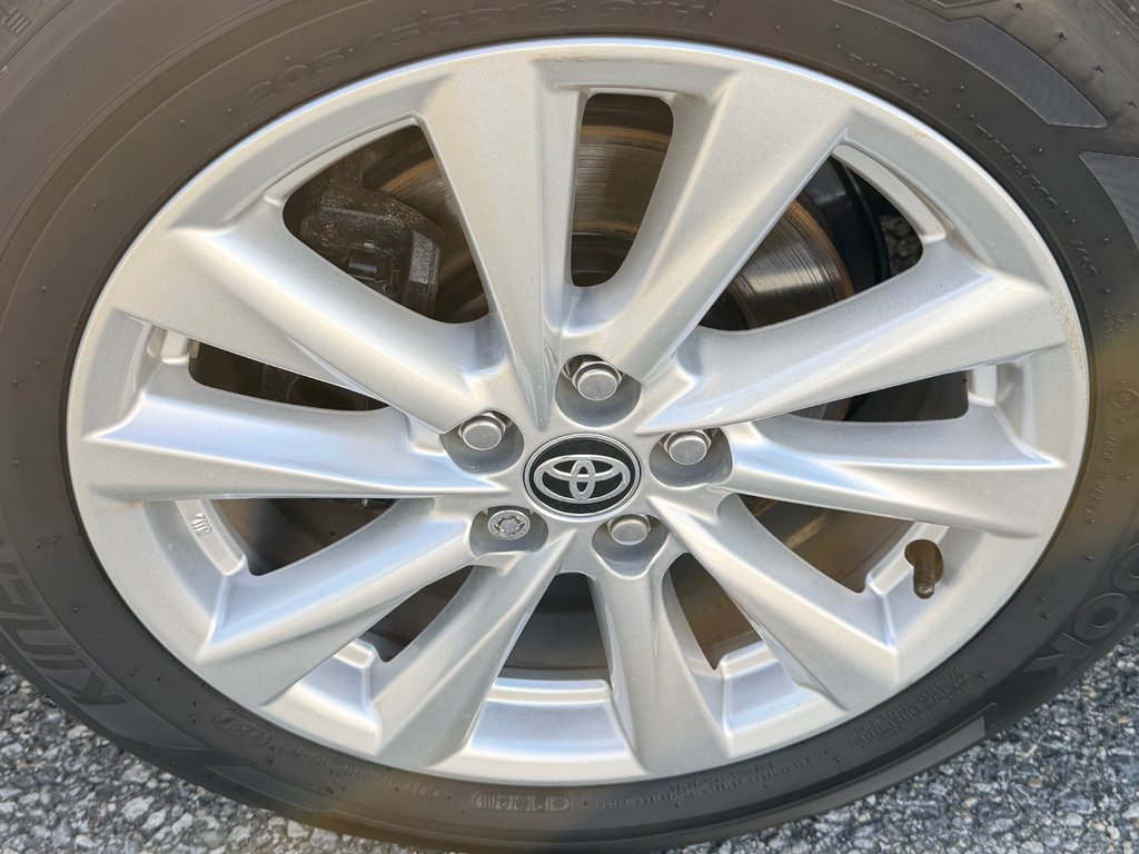 2024 Toyota Corolla LE / BAS KM / BIEN ÉQUIPÉ / FIABLE in Thetford Mines, Quebec - 15 - w1024h768px
