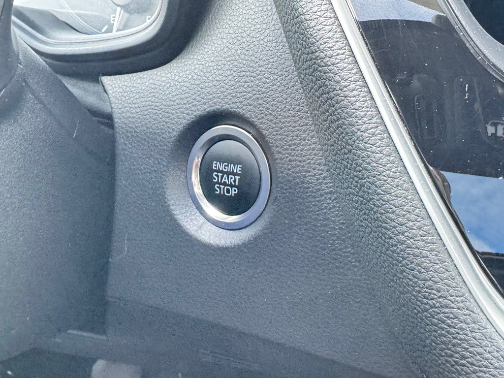 2025 Toyota Corolla SE AMÉLIORÉ / TOIT / MAGS 18 / ÉTAT NEUF !!!!! in Thetford Mines, Quebec - 52 - w1024h768px
