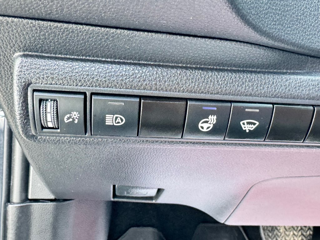 2025 Toyota Corolla SE AMÉLIORÉ / TOIT / MAGS 18 / ÉTAT NEUF !!!!! in Thetford Mines, Quebec - 39 - w1024h768px