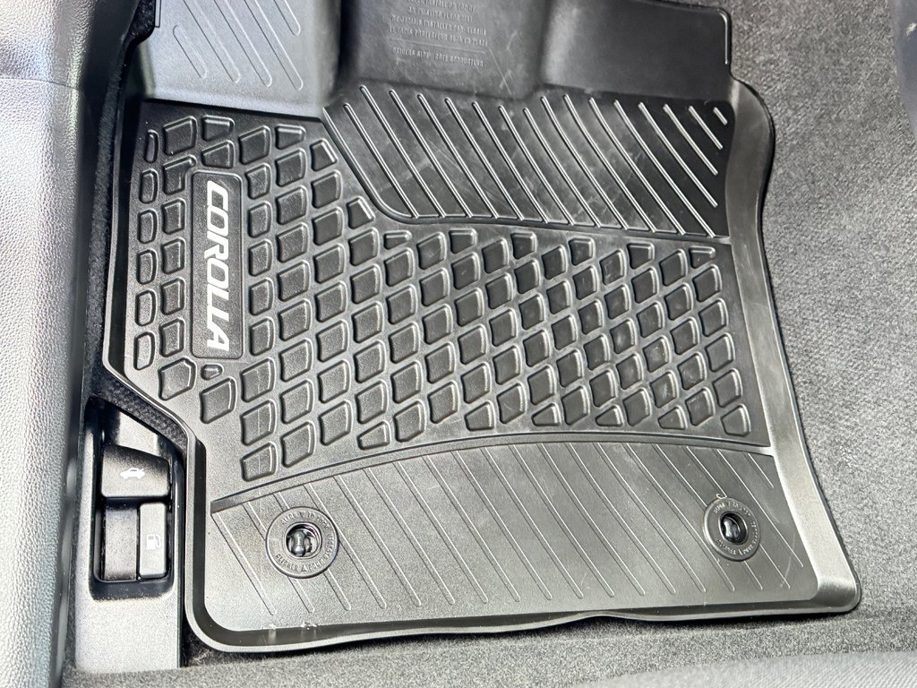 2025 Toyota Corolla SE AMÉLIORÉ / TOIT / MAGS 18 / ÉTAT NEUF !!!!! in Thetford Mines, Quebec - 41 - w1024h768px