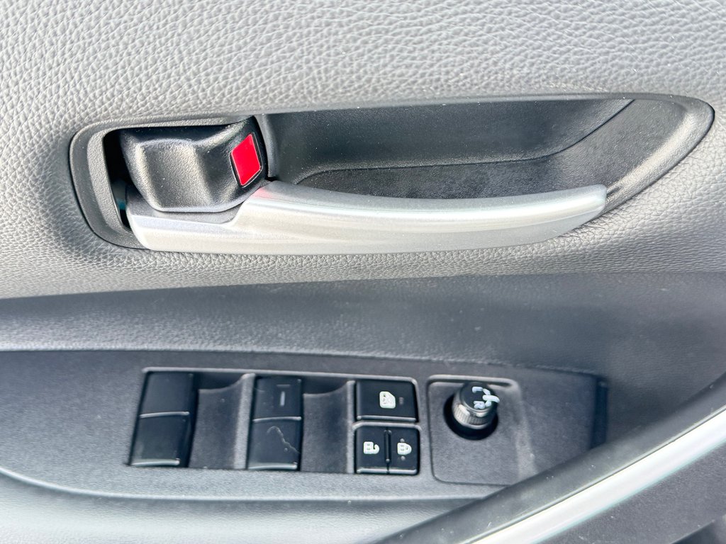 2025 Toyota Corolla SE AMÉLIORÉ / TOIT / MAGS 18 / ÉTAT NEUF !!!!! in Thetford Mines, Quebec - 35 - w1024h768px