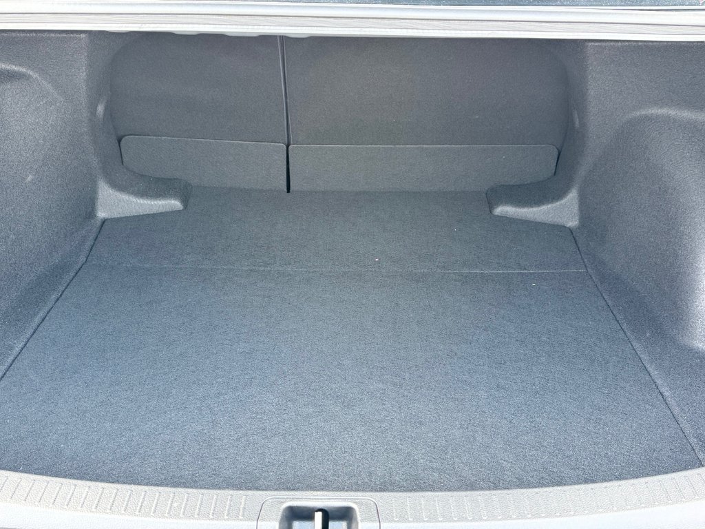 2025 Toyota Corolla SE AMÉLIORÉ / TOIT / MAGS 18 / ÉTAT NEUF !!!!! in Thetford Mines, Quebec - 67 - w1024h768px