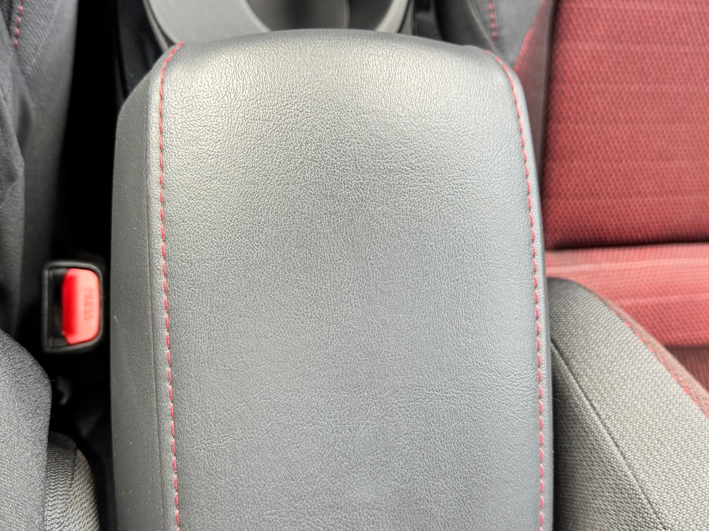 2025 Toyota Corolla SE AMÉLIORÉ / TOIT / MAGS 18 / ÉTAT NEUF !!!!! in Thetford Mines, Quebec - 57 - w1024h768px