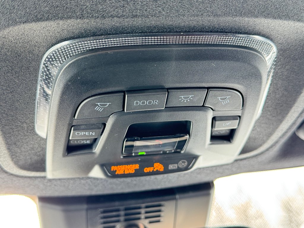 2025 Toyota Corolla SE AMÉLIORÉ / TOIT / MAGS 18 / ÉTAT NEUF !!!!! in Thetford Mines, Quebec - 60 - w1024h768px