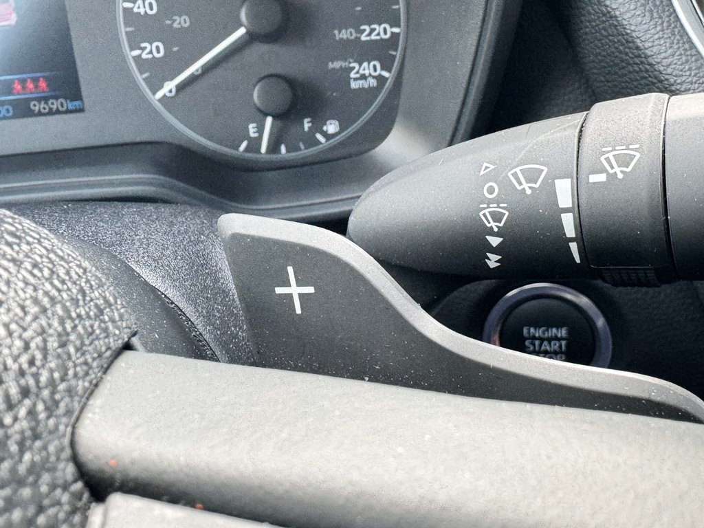 2025 Toyota Corolla SE AMÉLIORÉ / TOIT / MAGS 18 / ÉTAT NEUF !!!!! in Thetford Mines, Quebec - 46 - w1024h768px
