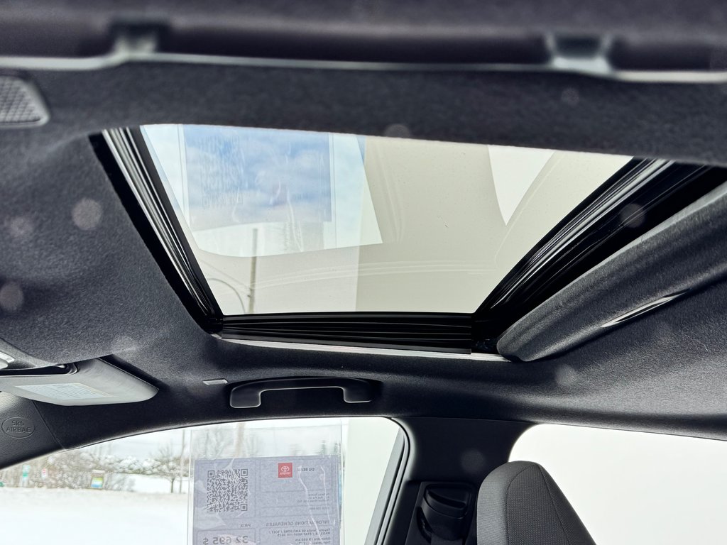 2025 Toyota Corolla SE AMÉLIORÉ / TOIT / MAGS 18 / ÉTAT NEUF !!!!! in Thetford Mines, Quebec - 62 - w1024h768px