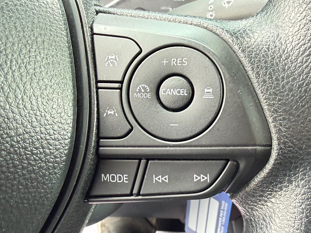 2025 Toyota Corolla LE / 15.300KM SEULEMENT / ÉTAT NEUF / WOW !!!! / in Thetford Mines, Quebec - 31 - w1024h768px