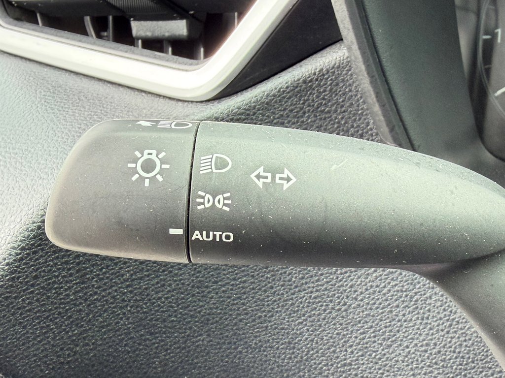 2025 Toyota Corolla LE / 15.300KM SEULEMENT / ÉTAT NEUF / WOW !!!! / in Thetford Mines, Quebec - 30 - w1024h768px