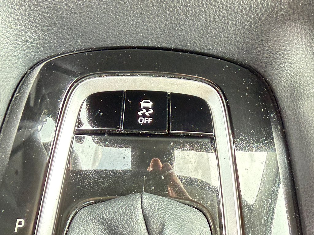 2025 Toyota Corolla LE / 15.300KM SEULEMENT / ÉTAT NEUF / WOW !!!! / in Thetford Mines, Quebec - 38 - w1024h768px