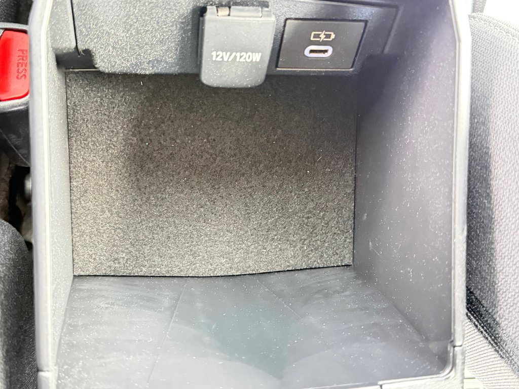 2025 Toyota Corolla LE / 15.300KM SEULEMENT / ÉTAT NEUF / WOW !!!! / in Thetford Mines, Quebec - 43 - w1024h768px