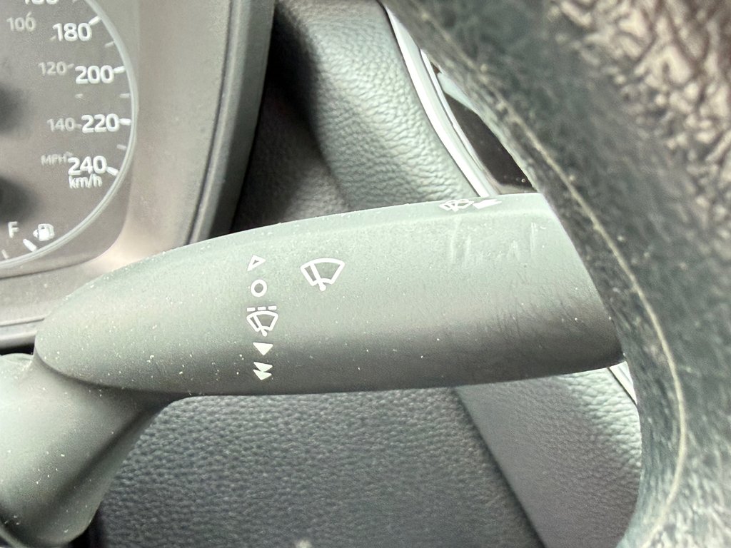 2025 Toyota Corolla LE / 15.300KM SEULEMENT / ÉTAT NEUF / WOW !!!! / in Thetford Mines, Quebec - 32 - w1024h768px
