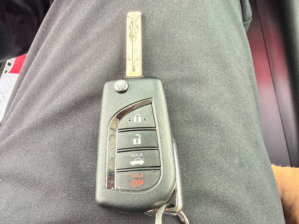 2025 Toyota Corolla LE / 15.300KM SEULEMENT / ÉTAT NEUF / WOW !!!! / in Thetford Mines, Quebec - 46 - w1024h768px
