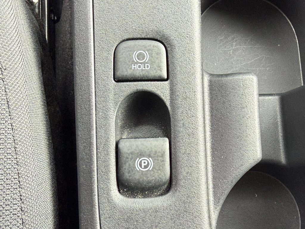 2025 Toyota Corolla LE / 15.300KM SEULEMENT / ÉTAT NEUF / WOW !!!! / in Thetford Mines, Quebec - 40 - w1024h768px