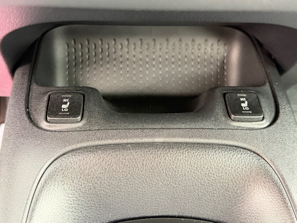 2025 Toyota Corolla LE / 15.300KM SEULEMENT / ÉTAT NEUF / WOW !!!! / in Thetford Mines, Quebec - 37 - w1024h768px