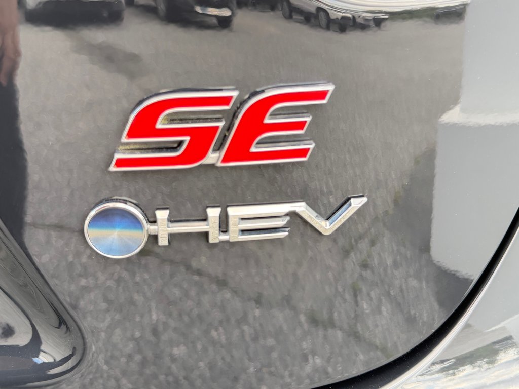 2025 Toyota Corolla HYBRIDE SE AWD / 8500 KM / PEA 08-09-29=100KM / in Thetford Mines, Quebec - 25 - w1024h768px