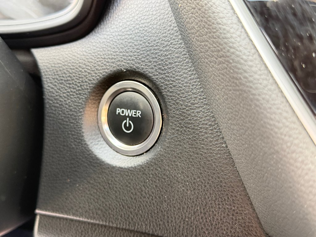 2025 Toyota Corolla HYBRIDE SE AWD / 8500 KM / PEA 08-09-29=100KM / in Thetford Mines, Quebec - 42 - w1024h768px