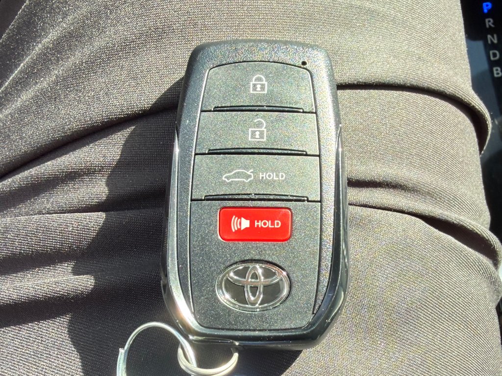 2025 Toyota Corolla HYBRIDE SE AWD / 8500 KM / PEA 08-09-29=100KM / in Thetford Mines, Quebec - 54 - w1024h768px