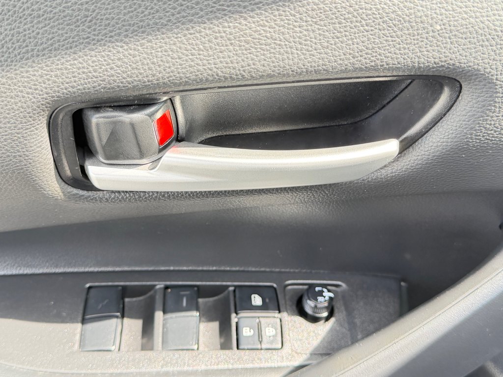 2025 Toyota Corolla HYBRIDE SE AWD / 8500 KM / PEA 08-09-29=100KM / in Thetford Mines, Quebec - 31 - w1024h768px