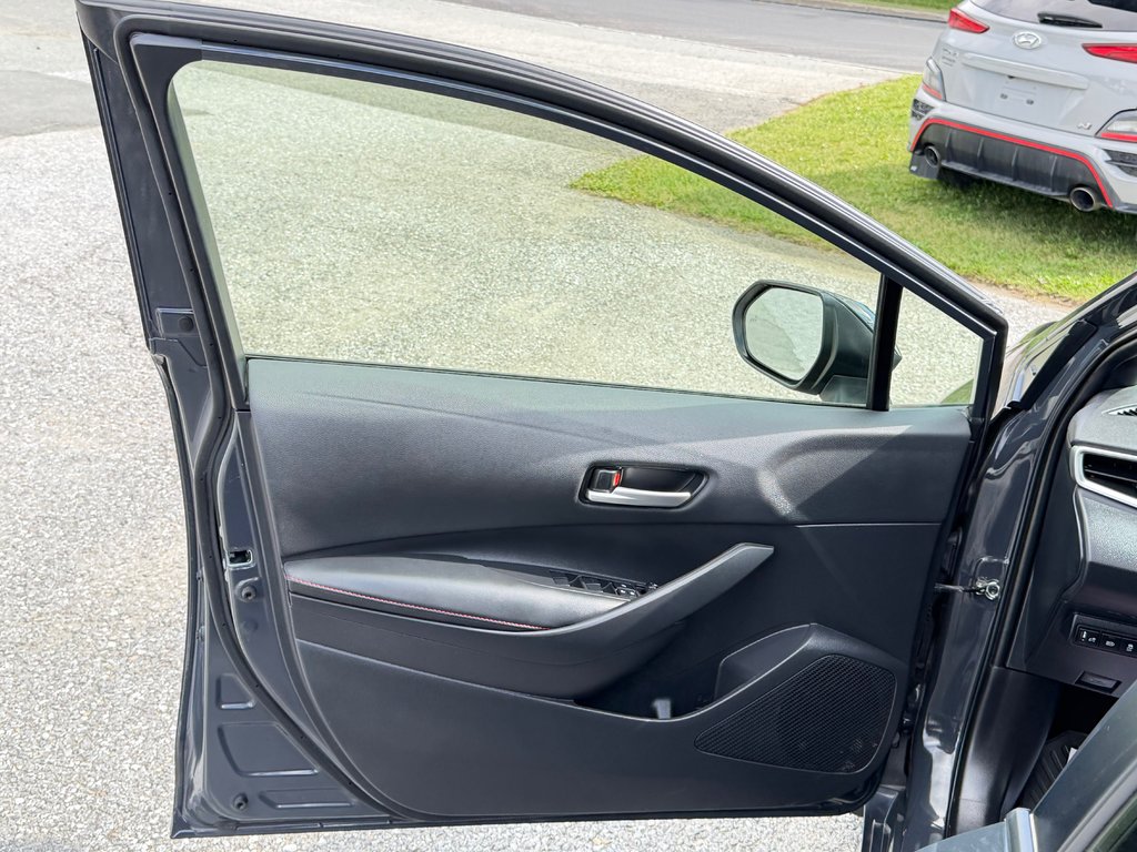 2025 Toyota Corolla HYBRIDE SE AWD / 8500 KM / PEA 08-09-29=100KM / in Thetford Mines, Quebec - 30 - w1024h768px