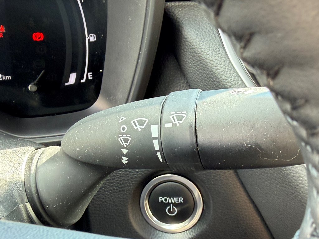 2025 Toyota Corolla HYBRIDE SE AWD / 8500 KM / PEA 08-09-29=100KM / in Thetford Mines, Quebec - 40 - w1024h768px