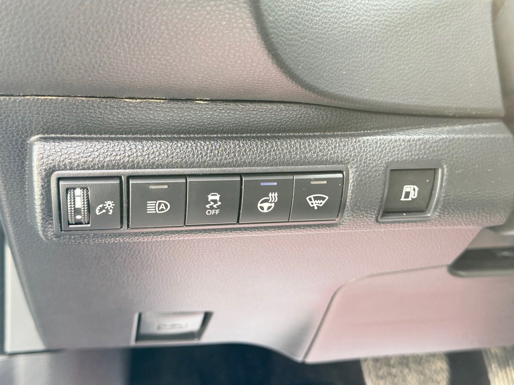 2025 Toyota Corolla HYBRIDE SE AWD / 8500 KM / PEA 08-09-29=100KM / in Thetford Mines, Quebec - 35 - w1024h768px