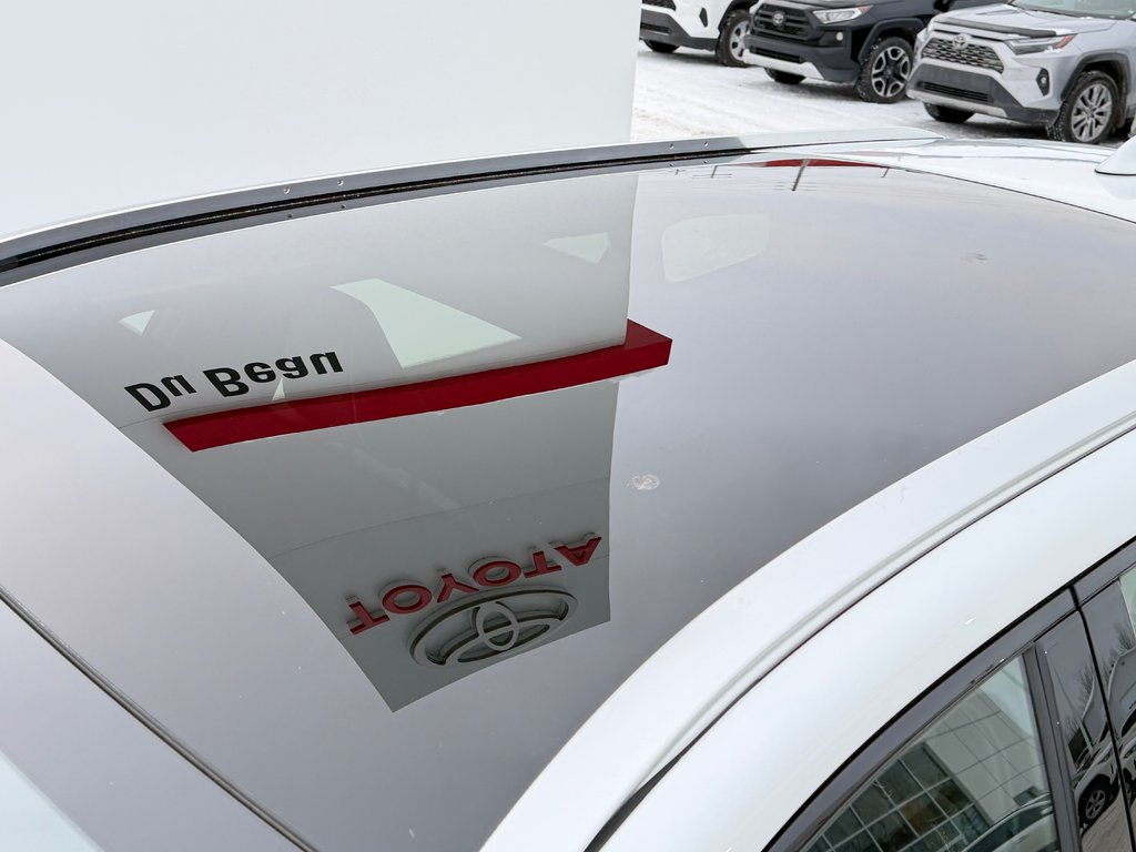 2025 Toyota Crown Signia LIMITED HYBRIDE AWD /  LE MOINS CHER DU NET !! / in Thetford Mines, Quebec - 16 - w1024h768px