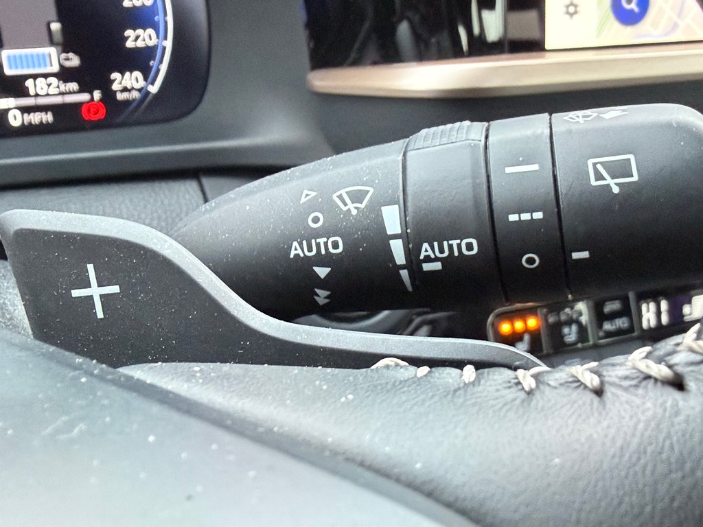 2025 Toyota Crown Signia LIMITED HYBRIDE AWD /  LE MOINS CHER DU NET !! / in Thetford Mines, Quebec - 37 - w1024h768px