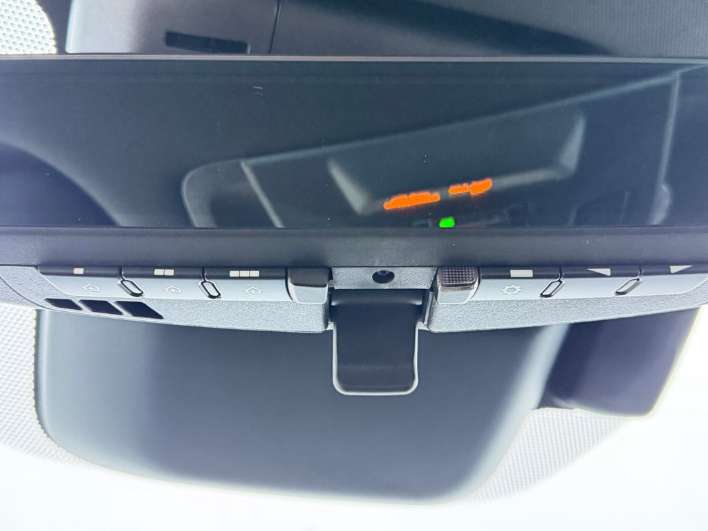 2025 Toyota Crown Signia LIMITED HYBRIDE AWD /  LE MOINS CHER DU NET !! / in Thetford Mines, Quebec - 54 - w1024h768px