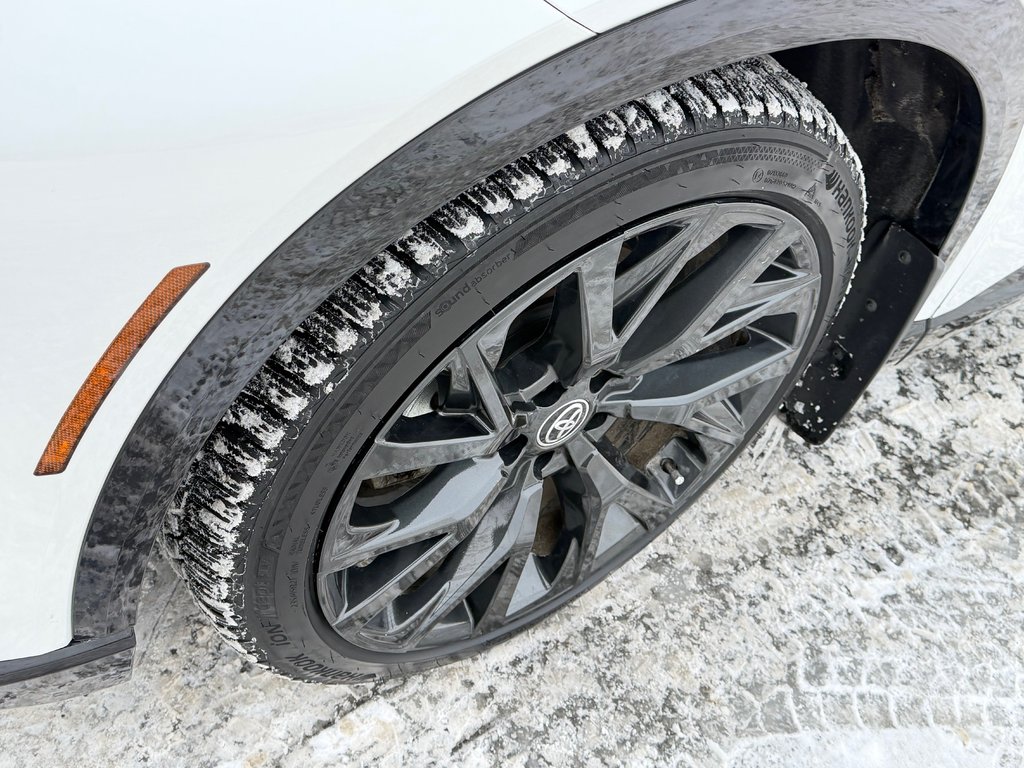 2025 Toyota Crown Signia LIMITED HYBRIDE AWD /  LE MOINS CHER DU NET !! / in Thetford Mines, Quebec - 13 - w1024h768px