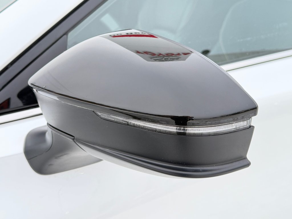 2025 Toyota Crown Signia LIMITED HYBRIDE AWD /  LE MOINS CHER DU NET !! / in Thetford Mines, Quebec - 15 - w1024h768px