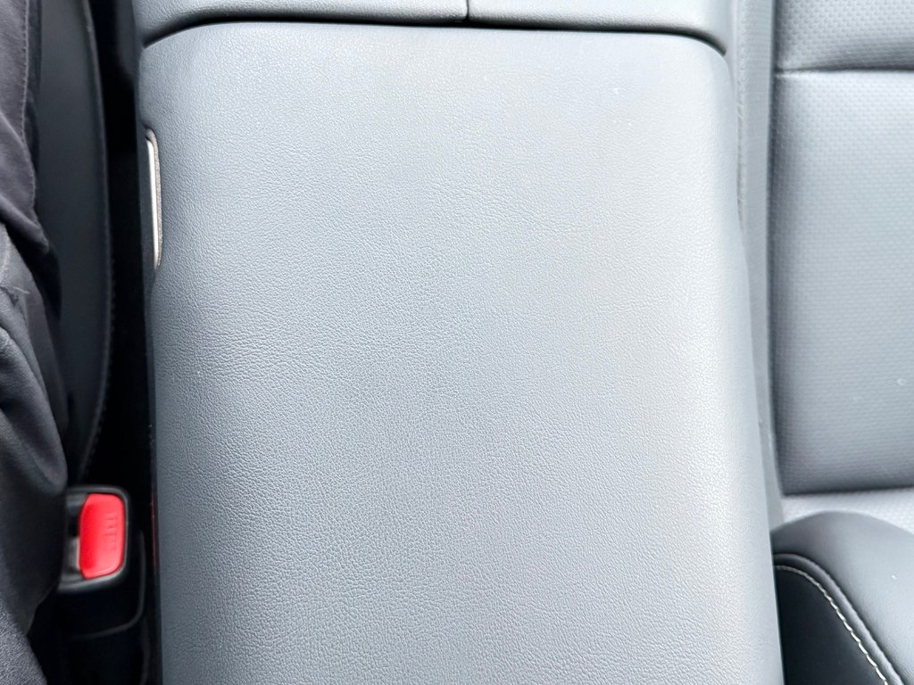 2025 Toyota Crown Signia LIMITED HYBRIDE AWD /  LE MOINS CHER DU NET !! / in Thetford Mines, Quebec - 51 - w1024h768px