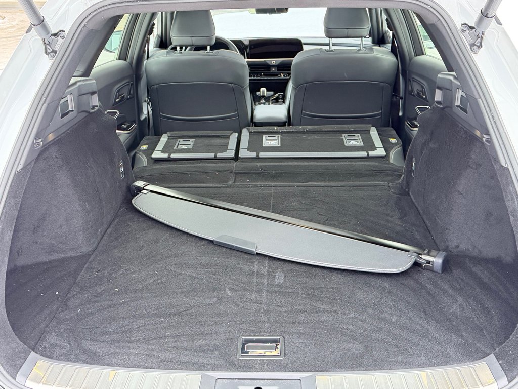 2025 Toyota Crown Signia LIMITED HYBRIDE AWD /  LE MOINS CHER DU NET !! / in Thetford Mines, Quebec - 62 - w1024h768px