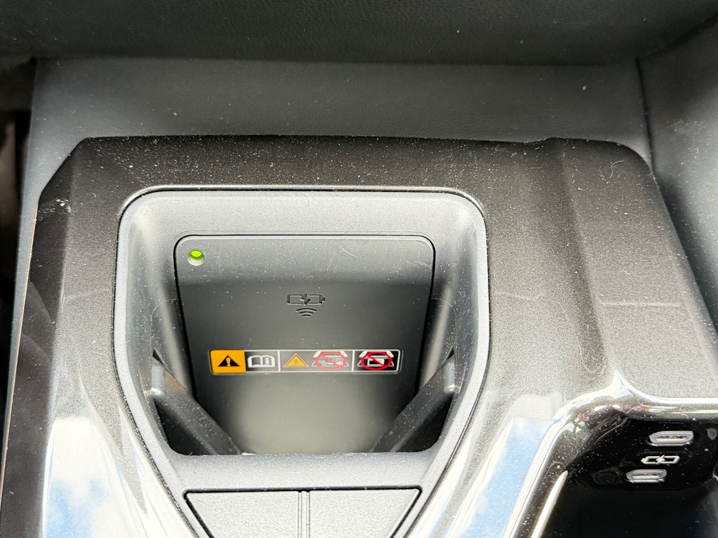 2025 Toyota Crown Signia LIMITED HYBRIDE AWD /  LE MOINS CHER DU NET !! / in Thetford Mines, Quebec - 46 - w1024h768px