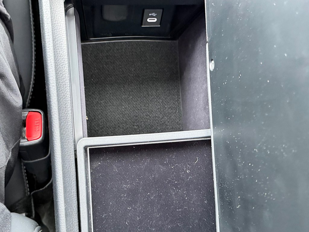 2025 Toyota Crown Signia LIMITED HYBRIDE AWD /  LE MOINS CHER DU NET !! / in Thetford Mines, Quebec - 52 - w1024h768px