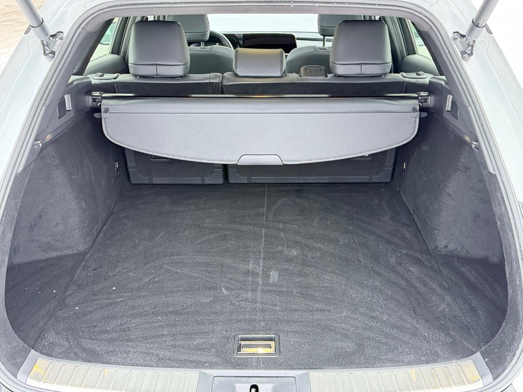 2025 Toyota Crown Signia LIMITED HYBRIDE AWD /  LE MOINS CHER DU NET !! / in Thetford Mines, Quebec - 61 - w1024h768px