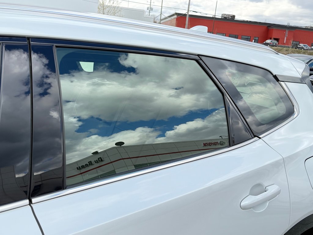2025 Toyota Crown Signia LIMITED HYBRIDE AWD /  LE MOINS CHER DU NET !! / in Thetford Mines, Quebec - 20 - w1024h768px