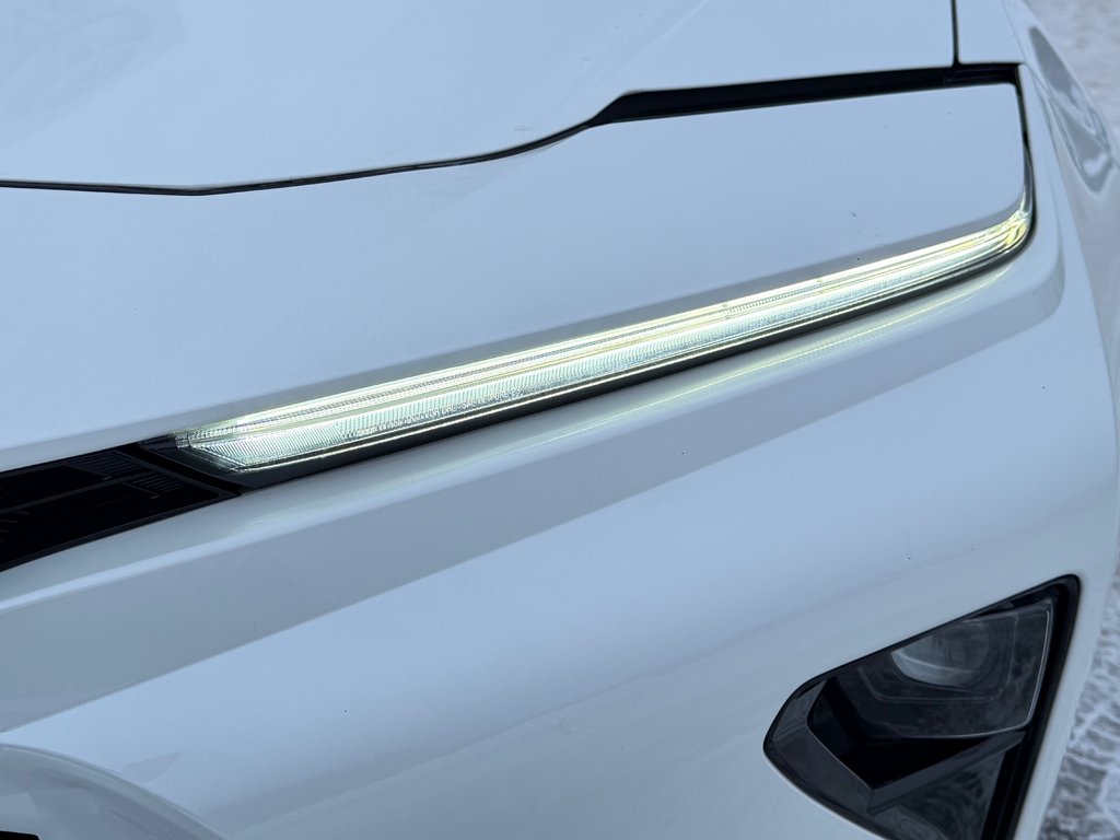 2025 Toyota Crown Signia LIMITED HYBRIDE AWD /  LE MOINS CHER DU NET !! / in Thetford Mines, Quebec - 9 - w1024h768px