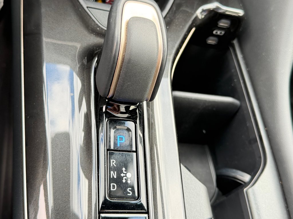 2025 Toyota Crown Signia LIMITED HYBRIDE AWD /  LE MOINS CHER DU NET !! / in Thetford Mines, Quebec - 48 - w1024h768px