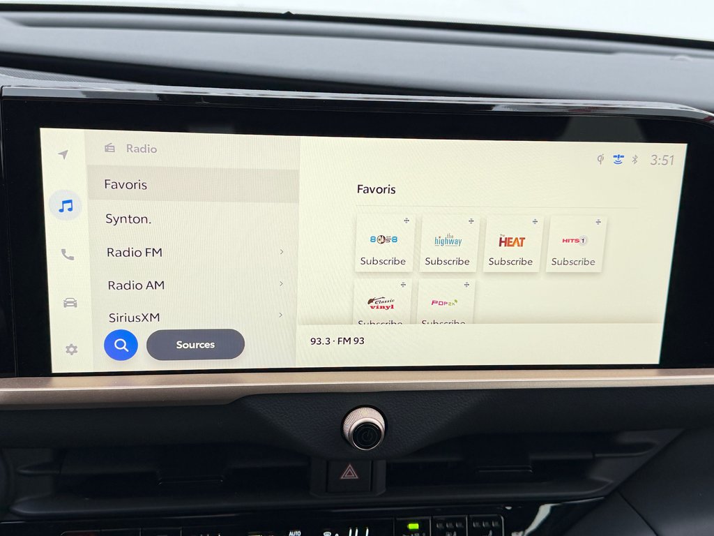 2025 Toyota Crown Signia LIMITED HYBRIDE AWD /  LE MOINS CHER DU NET !! / in Thetford Mines, Quebec - 39 - w1024h768px