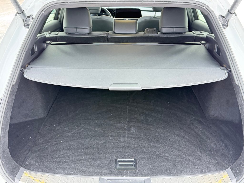 2025 Toyota Crown Signia LIMITED HYBRIDE AWD /  LE MOINS CHER DU NET !! / in Thetford Mines, Quebec - 60 - w1024h768px