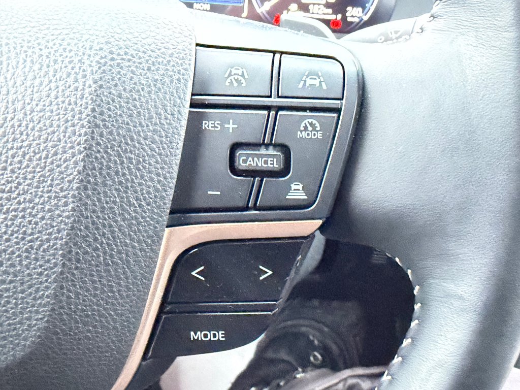 2025 Toyota Crown Signia LIMITED HYBRIDE AWD /  LE MOINS CHER DU NET !! / in Thetford Mines, Quebec - 36 - w1024h768px