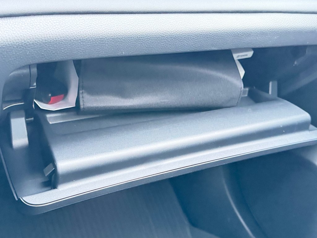 2025 Toyota Crown Signia LIMITED HYBRIDE AWD /  LE MOINS CHER DU NET !! / in Thetford Mines, Quebec - 53 - w1024h768px